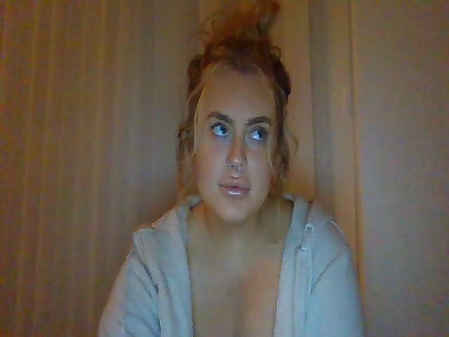 Live sex webcam photo for Hattiexox1 #262810011