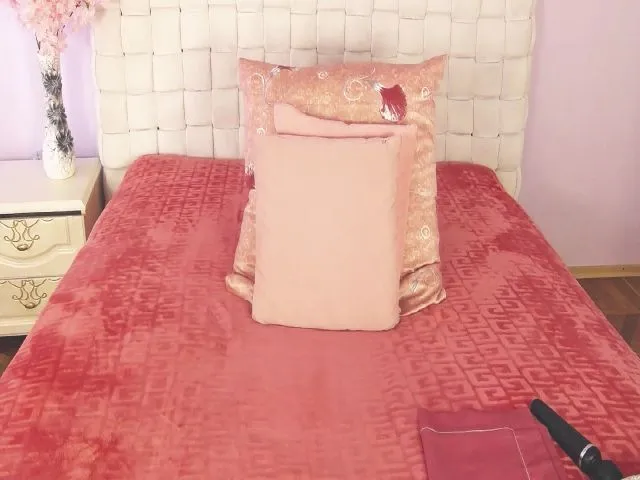 Live sex webcam photo for SpicyKiss_ #252423339