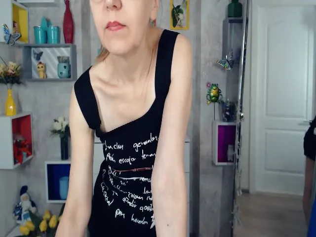Live sex webcam photo for Greybunny #253404187