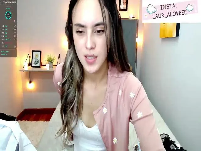 Live sex webcam photo for Laura_Lovee_ #252642372