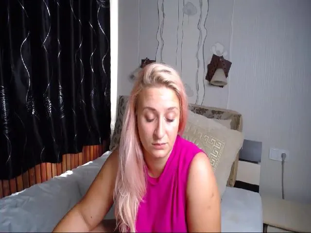 Live sex webcam photo for RENATA_hotty #261380049