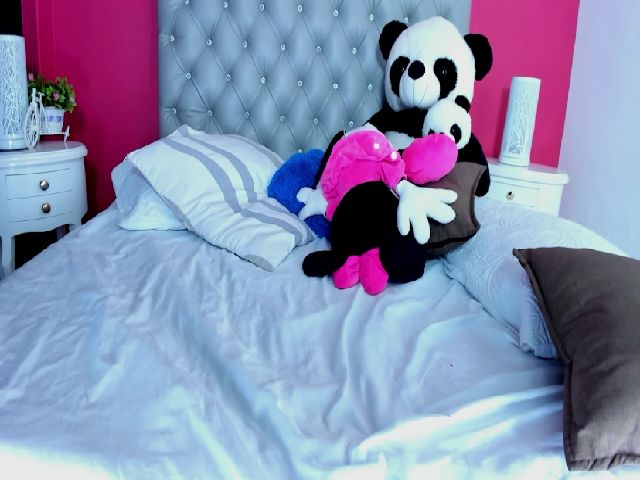 Live sex webcam photo for KateMoore3 #252397491