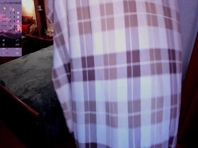 Live sex webcam photo for VictoriaJons5 #252760409