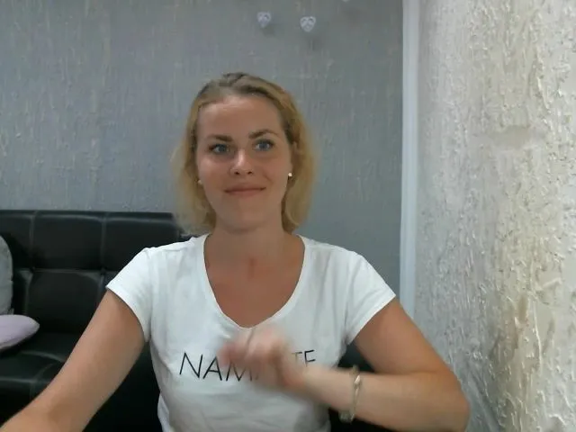 Live sex webcam photo for AnnnaLia #252770308