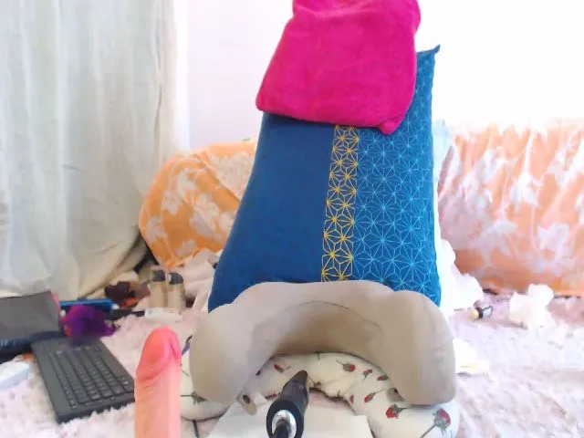 Live sex webcam photo for BeautyM27 #255872453