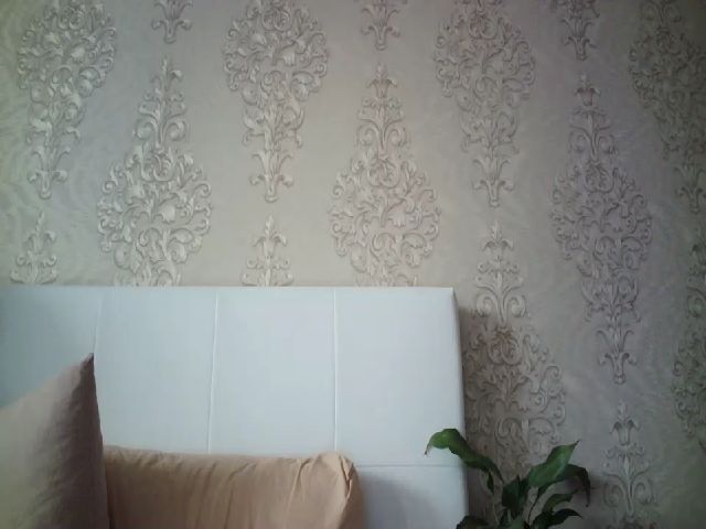 Live sex webcam photo for lolly_hollyy #263668574