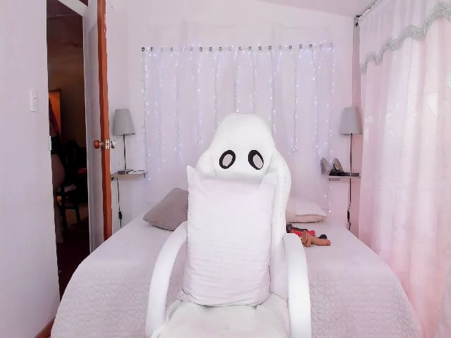 Live sex webcam photo for alishabunny_ #264375549