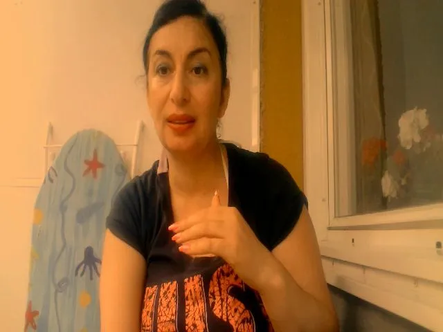 Live sex webcam photo for EmilyBelly #264251810