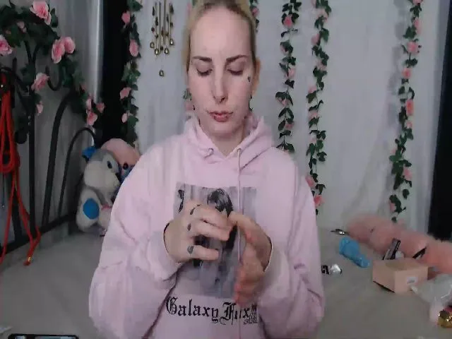 Live sex webcam photo for GalaxyFox #254250302