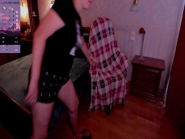 Live sex webcam photo for VictoriaJons5 #253379140