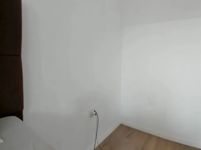 Live sex webcam photo for Jullyenn3 #261351931