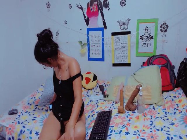 Live sex webcam photo for Emira2 #253616045