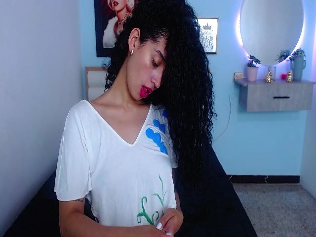 Live sex webcam photo for Jade_lee88 #255923433