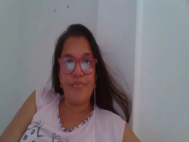 Live sex webcam photo for SweetLola01 #254193064