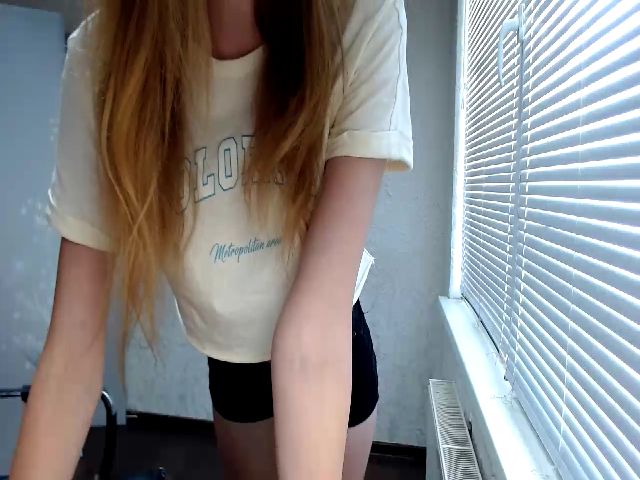 Live sex webcam photo for ElliannaSweet #253786958