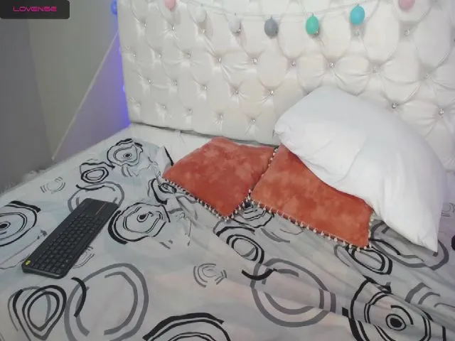 Live sex webcam photo for NoemiDavis #254230716