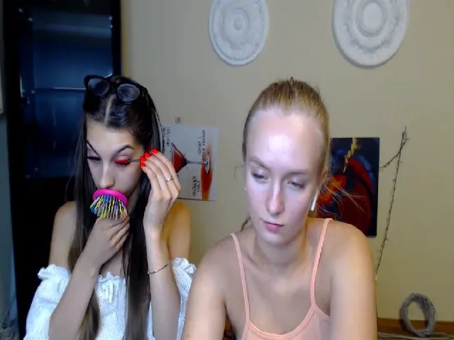 Live sex webcam photo for EmillyWillis #260565388