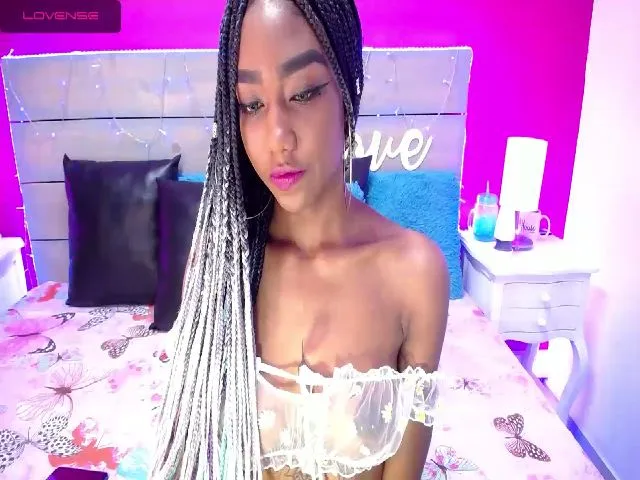Live sex webcam photo for EmmySweett #256055020