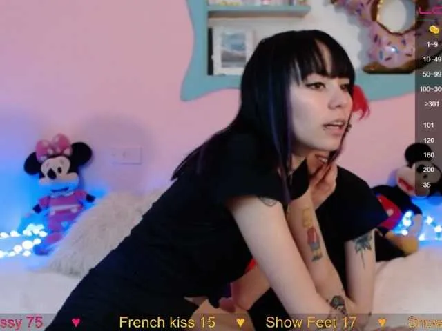 Live sex webcam photo for PartyGirls111 #242349662