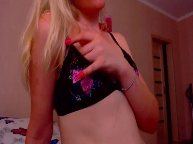 Live sex webcam photo for MandisKain #260254679