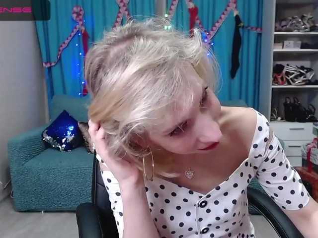 Live sex webcam photo for KirstenDesire #241017763