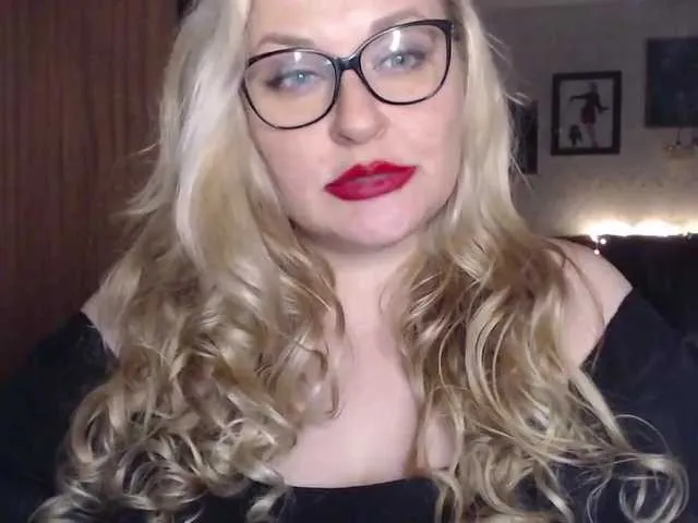 Live sex webcam photo for WifeyNusha #242653067