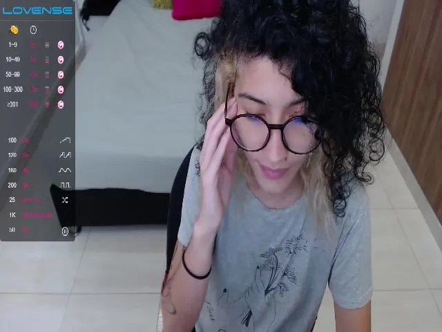 Live sex webcam photo for Myzore #265381776