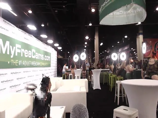 Live sex webcam photo for Itsivyblue #254661247