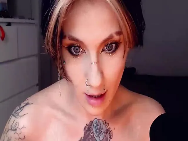 Live sex webcam photo for Hella_Hell #264961226
