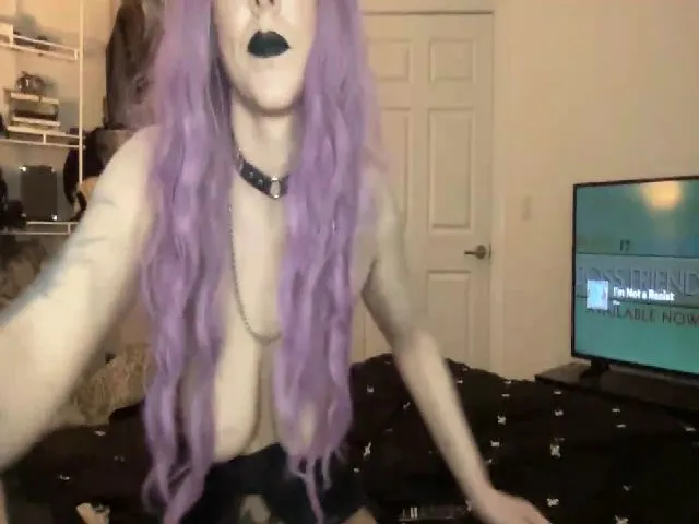 Live sex webcam photo for ItsRavenRoses #258100284