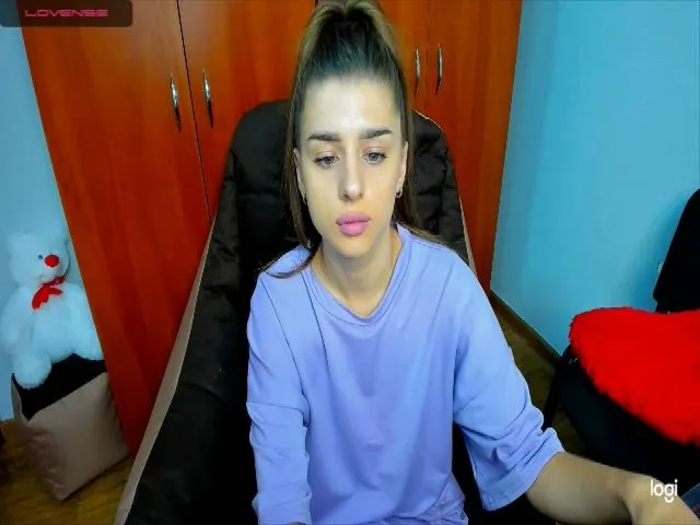 Live sex webcam photo for lilydavra #253579342