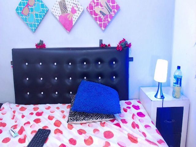 Live sex webcam photo for CandyShoww #261781269