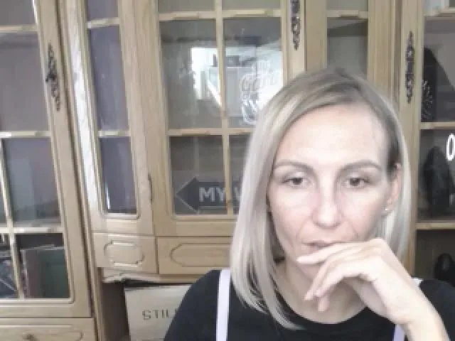 Live sex webcam photo for MiliEsiens #264244276