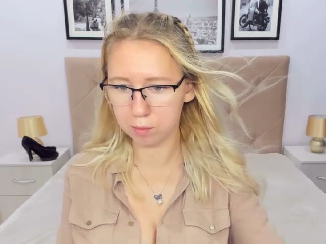 Live sex webcam photo for LizaSwan #255276989