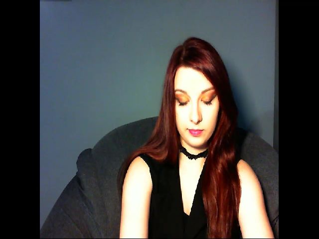 Live sex webcam photo for VirginLuna18 #252538000