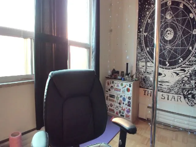 Live sex webcam photo for WebCammy #258378156