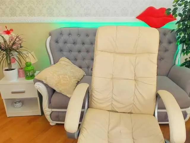 Live sex webcam photo for RaffaelaC #241179771