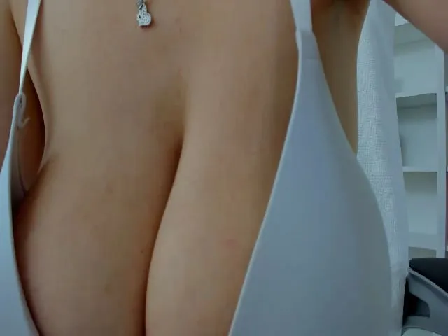 Live sex webcam photo for VanessaCroft #259781240