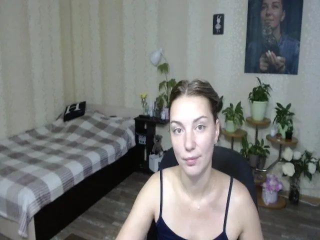 Live sex webcam photo for Emi_lywild #262511019