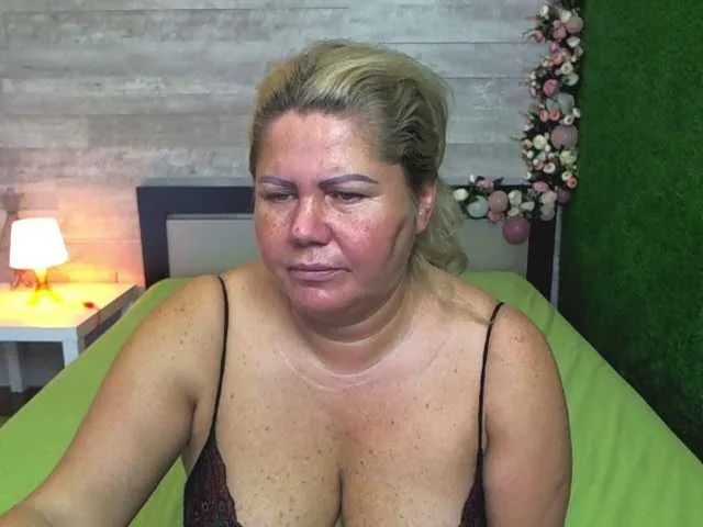Live sex webcam photo for come2mom #252137184