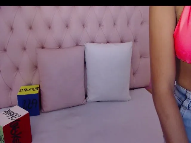 Live sex webcam photo for Keyra_R #259310067