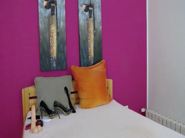 Live sex webcam photo for BustyxxHelen #255571517
