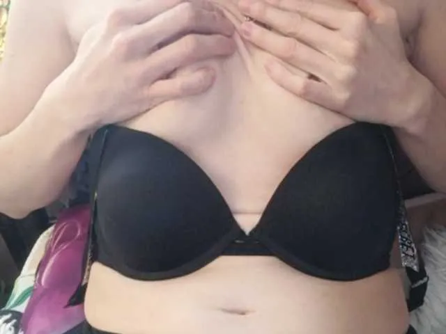 Live sex webcam photo for LauraLeight #241112861