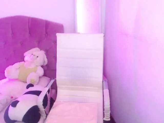 Live sex webcam photo for scarlet-gold #251540350