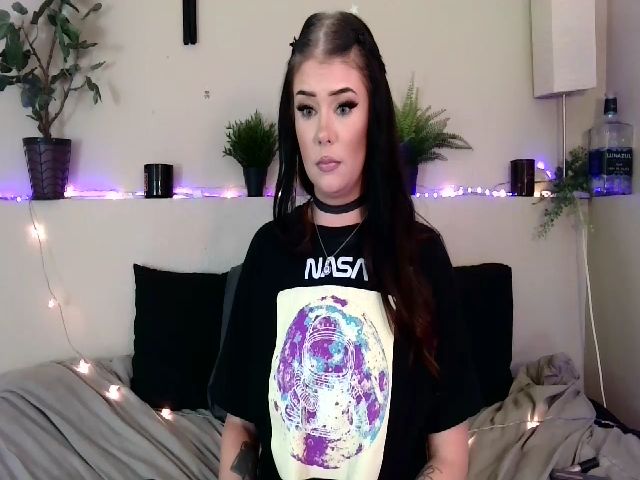 Live sex webcam photo for RileyWoods #258933768