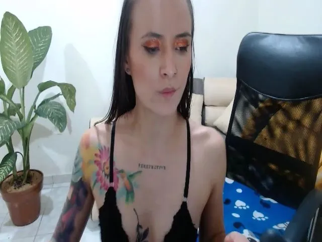 Live sex webcam photo for Avaa22_ #254021981