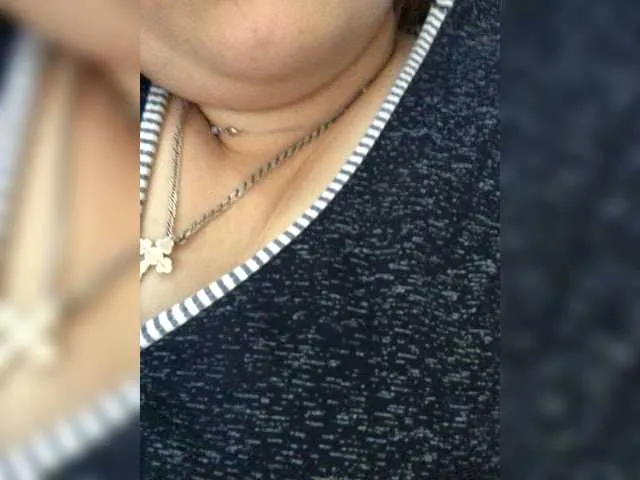 Live sex webcam photo for Bombochka555 #250455721