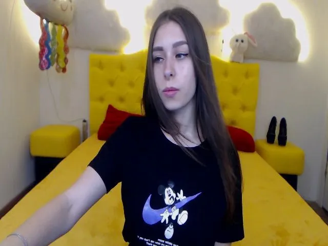 Live sex webcam photo for LindaJason #255256943