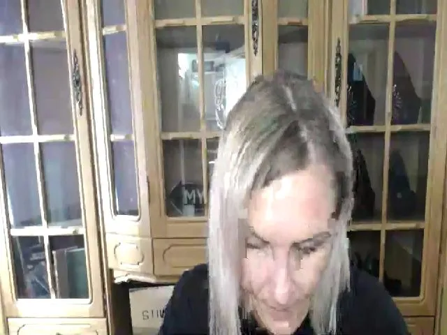 Live sex webcam photo for MiliEsiens #263564278