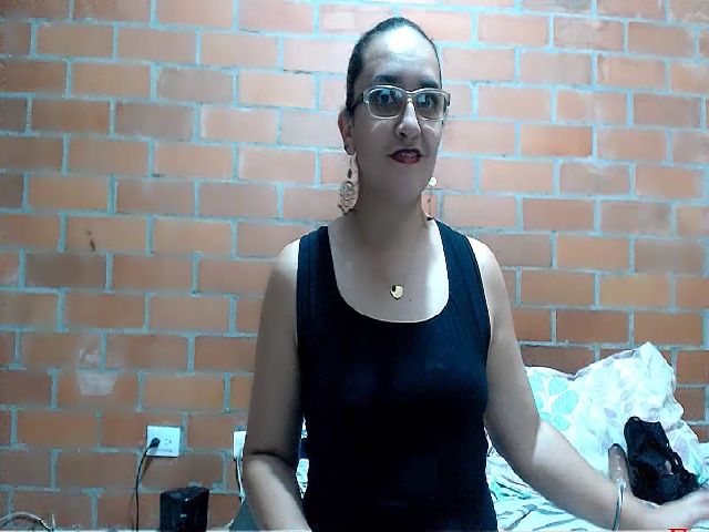 Live sex webcam photo for SaimaJayeb #263957029